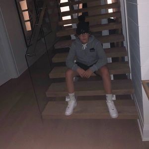 Meet your Posher, Elliott